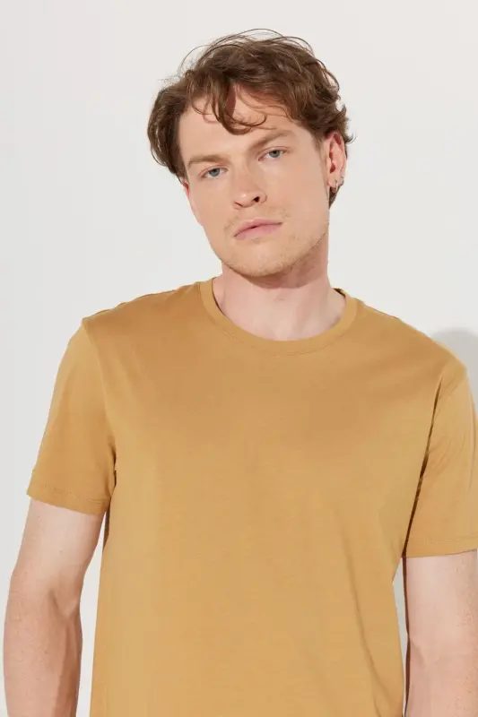 Erkek Hardal Slim Fit Dar Kesim %100 Pamuk Bisiklet Yaka Basic Tişört - Hardal - 4