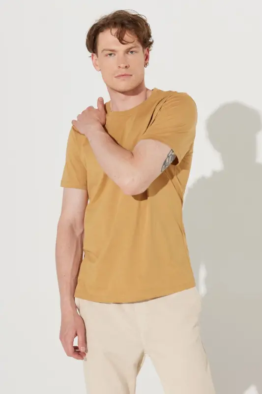 Erkek Hardal Slim Fit Dar Kesim %100 Pamuk Bisiklet Yaka Basic Tişört - Hardal - 8