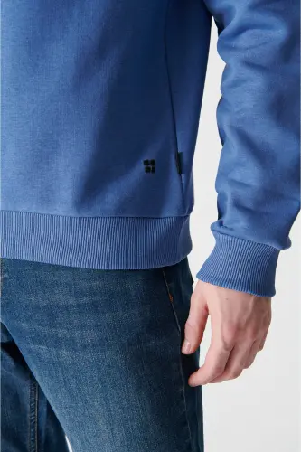 Erkek İndigo Şardonlu Kumaş Bisiklet Yaka Basic Sweatshirt E001017-İndigo - 2