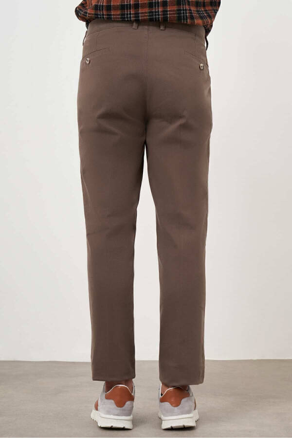 Erkek Kahverengi Pamuk Yan Cep Dynamic Fit Chino Pantolon - 4