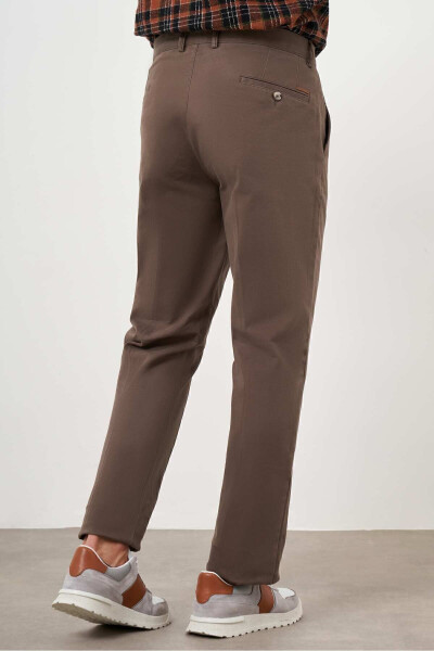 Erkek Kahverengi Pamuk Yan Cep Dynamic Fit Chino Pantolon - 5