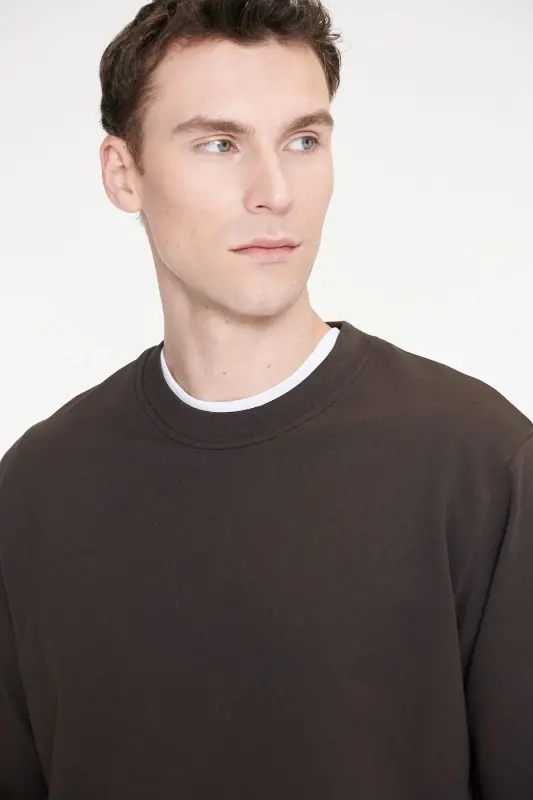 Erkek Kahverengi Pamuklu Standart Fit Normal Kesim 2 İplik Bisiklet Yaka Sweatshirt - Kahverengi - 2