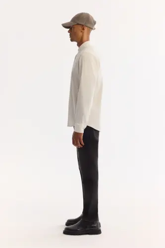 Erkek Kırık Beyaz Düğmeli Yaka %100 Pamuk Soft Touch Kadife Regular Fit Gömlek B002032-Kırık Beyaz - 5