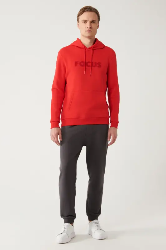 Erkek Kırmızı Şardonlu Kumaş Kapüşonlu Yaka Süzene Nakışlı Kanguru Cepli Sweatshirt A32Y1193 - Kırmızı - 5