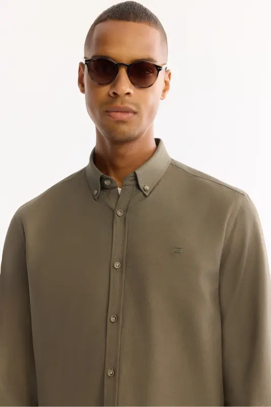 Erkek Koyu Haki Düğmeli Yaka Pamuklu Soft Touch Regular Fit Gömlek B002036-Koyu Haki - 2