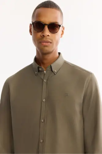 Erkek Koyu Haki Düğmeli Yaka Pamuklu Soft Touch Regular Fit Gömlek B002036-Koyu Haki - AVVA (1)