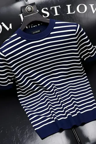 Dunkelblaues, kurzärmliges Herren-T-Shirt aus geripptem Acryl-Baumwoll-Mischstrick - Dunkles Marineblau - 1