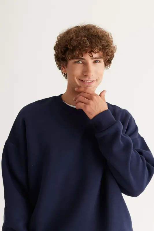 Erkek Lacivert Oversize Fit Bol Kesim Pamuklu Içi Polarlı 3 Iplik Bisiklet Yaka Sweatshirt - Lacivert - 5