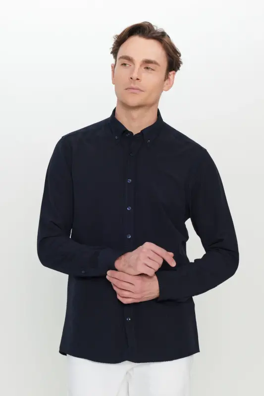 Erkek Lacivert Slim Fit Dar Kesim Düğmeli Yaka Armürlü Gofre Desenli Gömlek - Lacivert - 6