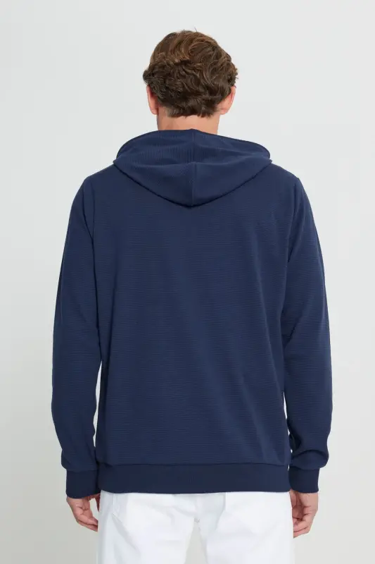 Erkek Lacivert Standart Fit Normal Kesim Kapüşonlu Dokulu Cepli Sweatshirt - Lacivert - 6