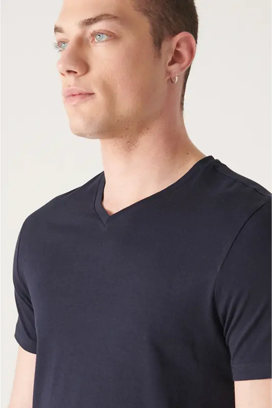 Erkek Lacivert V Yaka Pamuklu Düz T-Shirt E001001 - Lacivert - 2