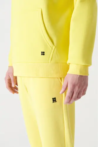 Erkek Neon Sarı Kapüşonlu 3 İplik Şardonlu Pamuklu Sweatshirt E001018 - Neon Sarı - AVVA (1)