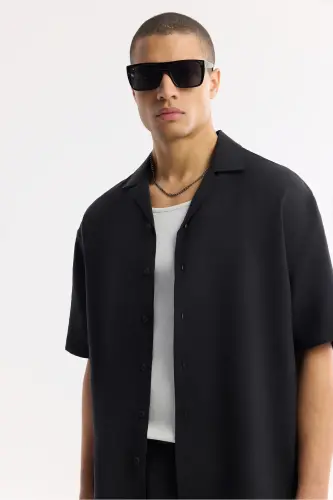 Erkek Siyah Apaj Yaka Soft Touch Kısa Kol Oversize Fit Gömlek A51Y2006 - Siyah - AVVA (1)
