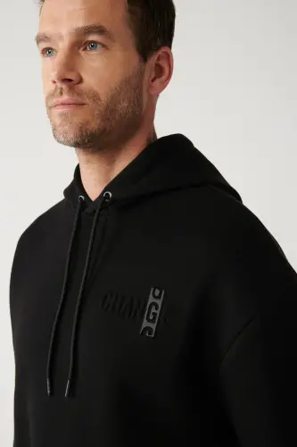 Erkek Siyah Şardonlu Kumaş Kapüşonlu Yaka Gofre Baskılı Oversize Sweatshirt A32Y1190 - Siyah - AVVA (1)
