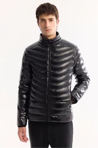 Erkek Siyah Kaz Tüyü Su İtici Rüzgar Geçirmez Kumaşlı Dik Yaka Parlak Comfort Fit Şişme Mont B006015 - Siyah - 3