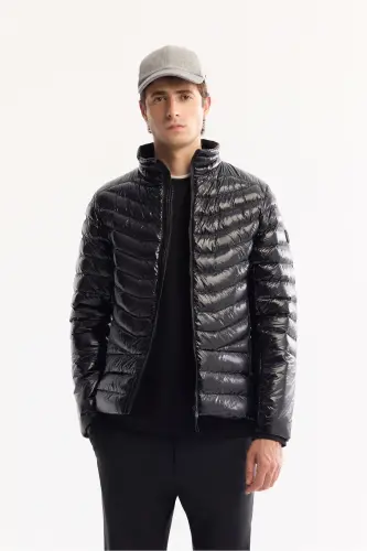 Erkek Siyah Kaz Tüyü Su İtici Rüzgar Geçirmez Kumaşlı Dik Yaka Parlak Comfort Fit Şişme Mont B006015 - Siyah 