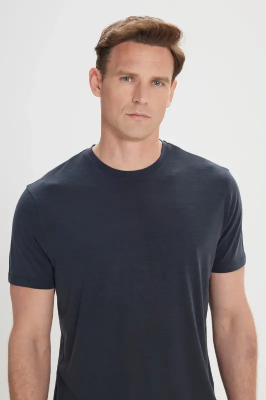 Erkek Siyah Slim Fit Dar Kesim Bisiklet Yaka Pamuklu Tişört-Siyah - 3