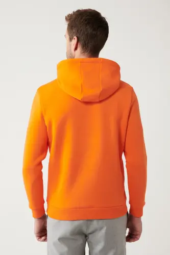 Erkek Turuncu Şardonlu Kumaş Kapüşonlu Yaka Süzene Nakışlı Kanguru Cepli Sweatshirt A32Y1193-Turuncu - 4