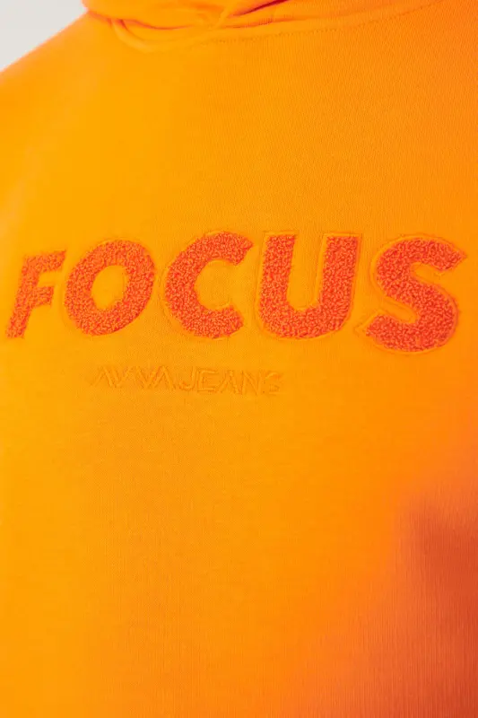 Erkek Turuncu Şardonlu Kumaş Kapüşonlu Yaka Süzene Nakışlı Kanguru Cepli Sweatshirt A32Y1193-Turuncu - 5