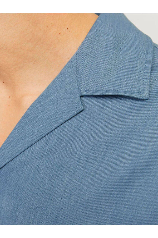 Erkek V yaka Gömlek JPRCCAARON RESORT SHIRT S/S LN 12251027 - Captains Blue - 3