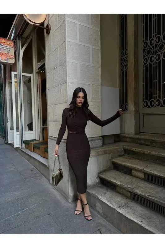 Esnek Sandy Kumaş Tül Dekolte Detaylı Dik Yaka Uzun Kollu Midi Boy KAHVERENGİ Kalem Elbise 583154-Kahverengi - SHEYMA