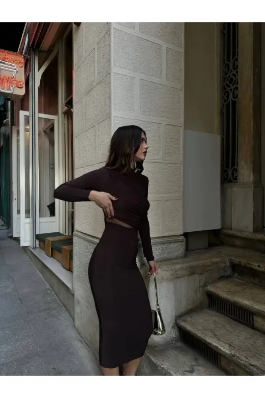 Esnek Sandy Kumaş Tül Dekolte Detaylı Dik Yaka Uzun Kollu Midi Boy KAHVERENGİ Kalem Elbise 583154-Kahverengi - 3