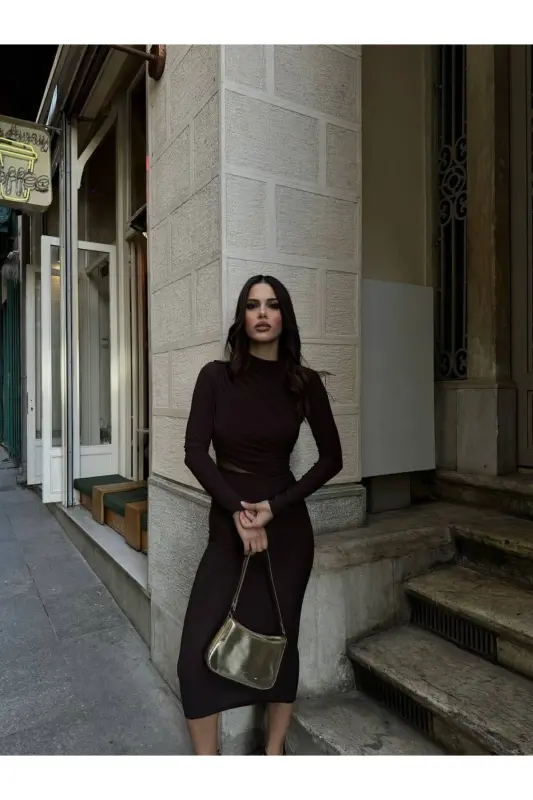 Esnek Sandy Kumaş Tül Dekolte Detaylı Dik Yaka Uzun Kollu Midi Boy KAHVERENGİ Kalem Elbise 583154-Kahverengi - 4