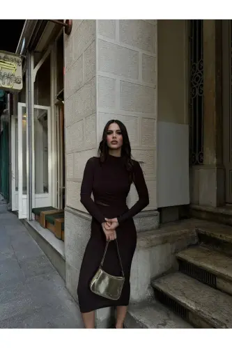 Esnek Sandy Kumaş Tül Dekolte Detaylı Dik Yaka Uzun Kollu Midi Boy KAHVERENGİ Kalem Elbise 583154-Kahverengi - 5