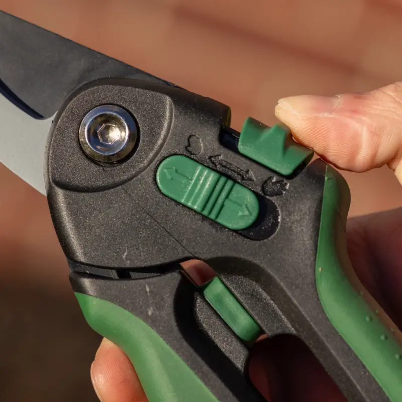 Expert Gardener 3/4-inch Cutting Bypass Pruner - 7