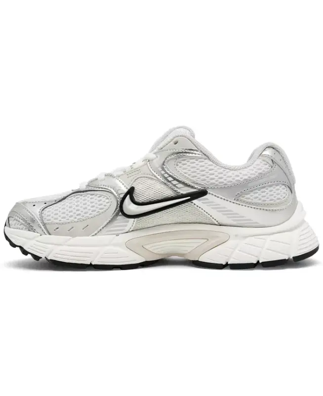 Finish Line'dan Kadın V5 RNR Günlük Spor Ayakkabıları - Summit White, Kahverengi - 3