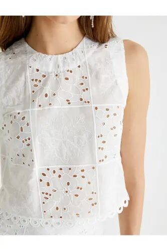 Fisto Bluz Kolsuz Yuvarlak Yaka Arkası Düğme Detaylı - White - 5