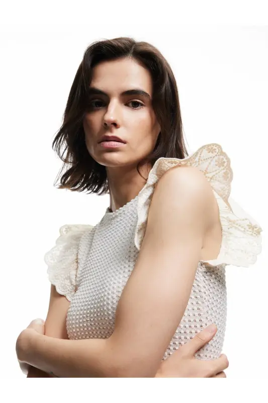 Fistolu Brode Detaylı Bisiklet Yaka Karpuz Kol Fırfırlı Bluz - 1