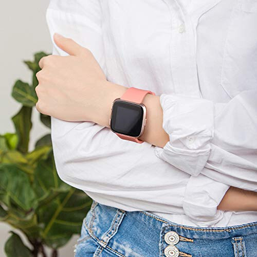 Fitbit Versa 2 / Versa / Versa Lite / Versa SE bilan mos keladigan 6 dona sport bantlar to'plami, aqlli soatlar uchun ayollar va erkaklar uchun klassik yumshoq silikon almashtirish bilaguzuklari ( B, katta) - 2