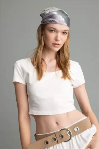 Fitted U-Neck Short Sleeve T-Shirt Broken White - 1