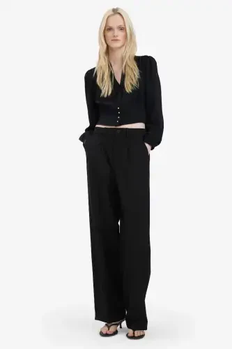 Fitted V-Neck Crepe Long Sleeve Blouse - Black - DEFACTO (1)