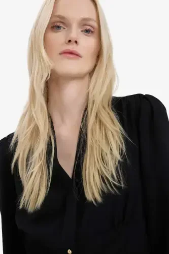 Fitted V-Neck Crepe Long Sleeve Blouse - Black - 4