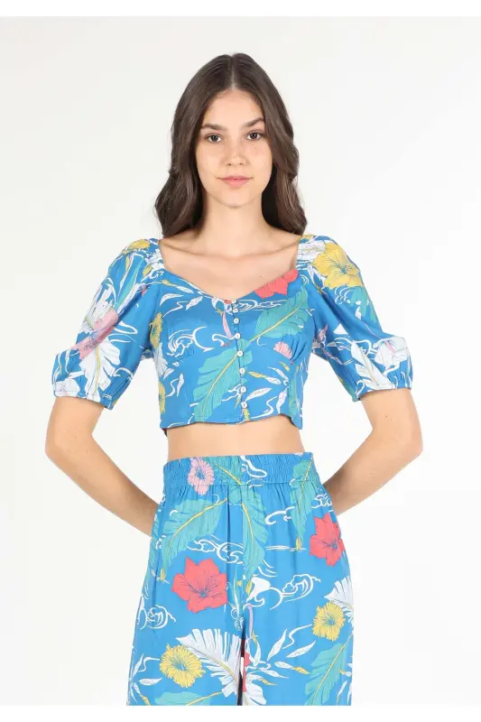 Floral printed, short-sleeved, slim fit women's shirt. - 3