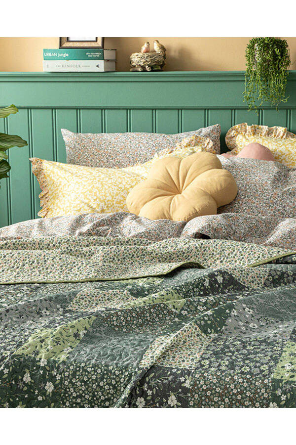 Flower Patchwork Double Bed Multipurpose Blanket Green - 3