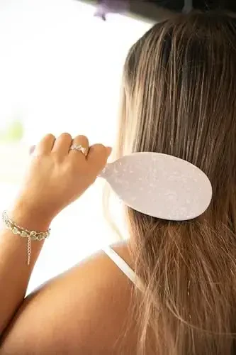 FRAMAR Iridescent Wet Hair Brush Detangler – Jingalak sochlar uchun chalkashlikni yechuvchi cho'tka, bolalar uchun soch chalkashligini yechuvchi cho'tka, Holografik qizlar uchun soch cho'tkasi, ayollar uchun pushti soch cho'tkasi – tortmasdan tugunlarni yechadi - 6