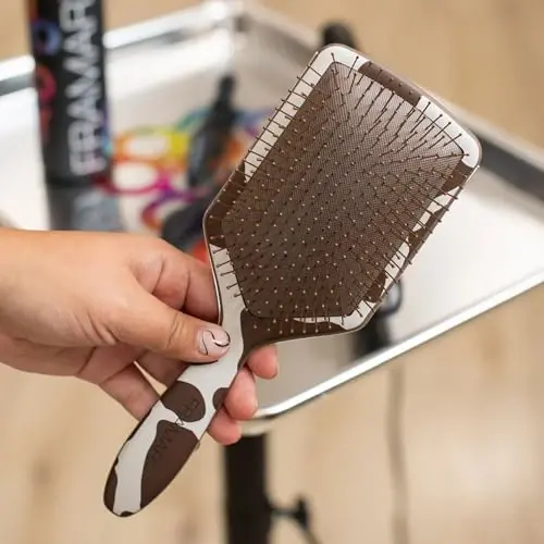 FRAMAR Paddle Hair Brush Detangler, Ayollar uchun sochlarini yechadigan soch cho'tkasi, Qizlar uchun ho'l soch cho'tkasi, Soch yechadigan cho'tka, Ho'l soch cho'tkasi, Soch cho'tkalari, Qizlar soch cho'tkasi Detangler, Jilizlikni kamaytiradi - Sigir naqsh - 3
