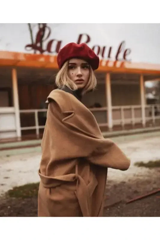 Frantsuz rassomi tomonidan Avstraliya junidan tayyorlangan palto shlyapa bordo rang - 3