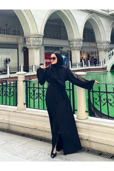 FRC001 Gizli Fermuarlı Cepli İşlemeli Kuşaklı Ferace-Siyah - Modazone