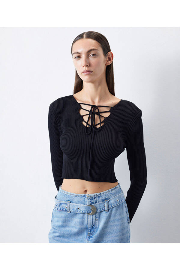 Front tie crop sweater - 3