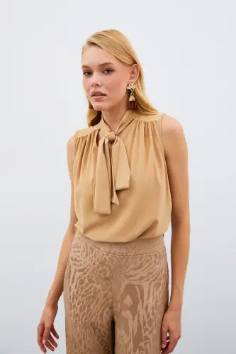 Fularlı Kolsuz Bluz - Camel - CAMEL - Sateen (1)