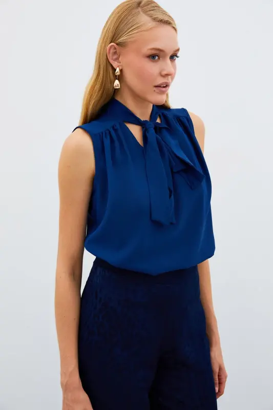 Fularlı Kolsuz Bluz - LACİVERT-LACİVERT - SATEEN