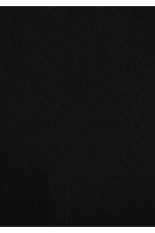 Футболка черная с принтом кошки, полуприлегающая - 2