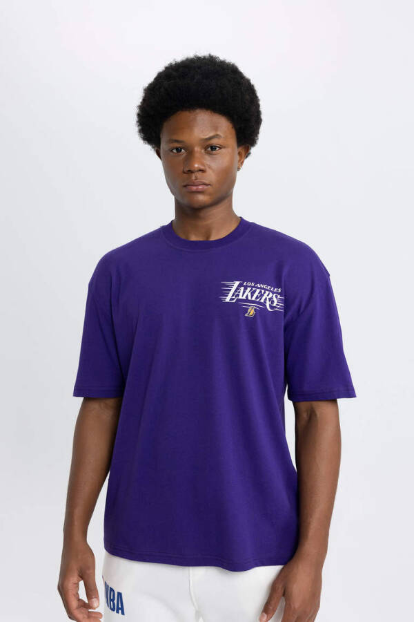 Футболка DeFactoFit NBA Los Angeles Lakers Oversize Fit с круглой горловиной и коротким рукавом Темно-фиолетовый - 4