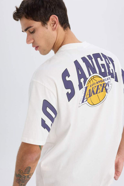 Футболка DeFactoFit NBA Los Angeles Lakers Oversize Fit с круглым вырезом короткий рукав Экру - DEFACTO