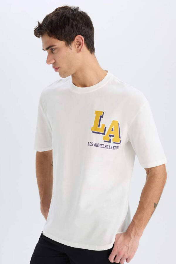 Футболка DeFactoFit NBA Los Angeles Lakers Oversize Fit с круглым вырезом короткий рукав Экру - 4