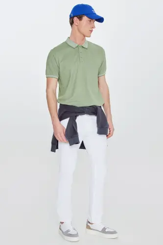 Футболка-поло Slim Fit приталенного кроя из немнущейся хлопковой ткани зеленого цвета, не привлекающей мужчин - 11